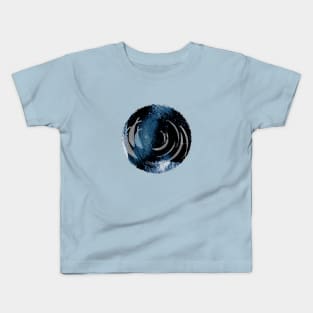 Fishes swimming in circles Kids T-Shirt